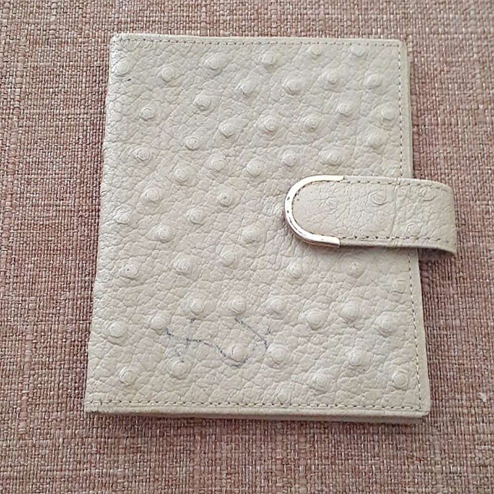Longchamp tan CC holder